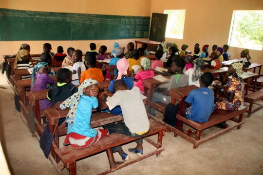 Vue d'une salle de classe. Image d'illustration