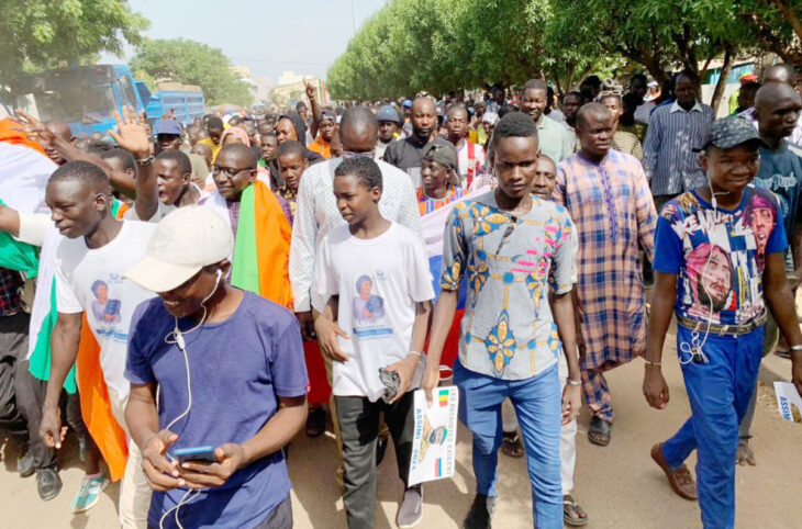 À Kayes, des jeunes manifestent leur soutien aux autorités de la transition