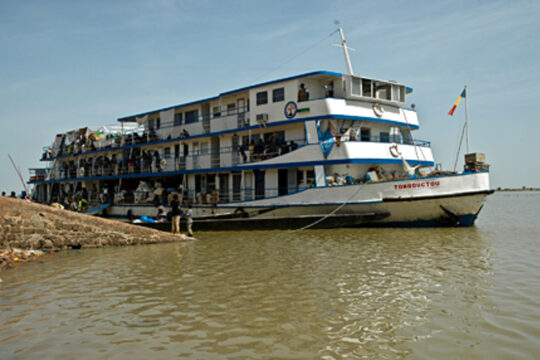 Le bateau Tombouctou sur le fleuve Niger. Image d'illustration