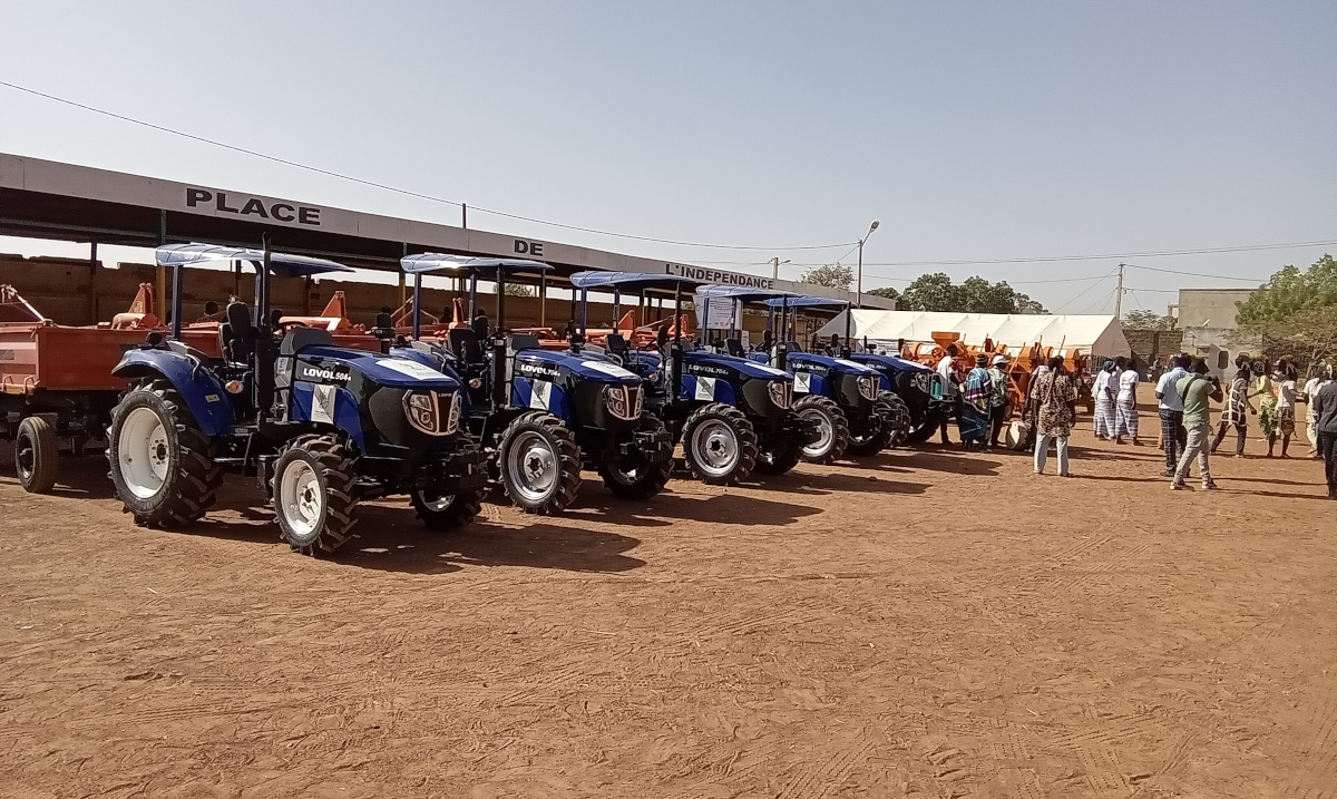 Remise de matériels agricoles à des organisations paysannes de San