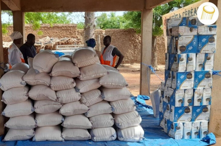 Kits alimentaires distribués aux familles dans le besoin