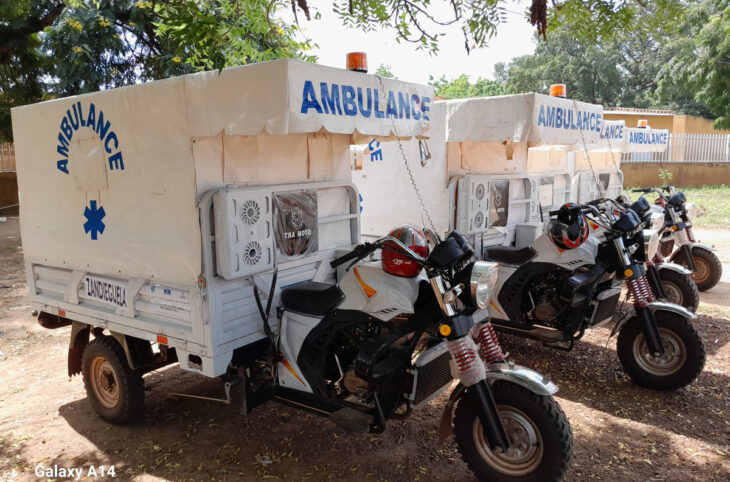 Quatre villages de Yorosso dotés de tricycles médicalisés