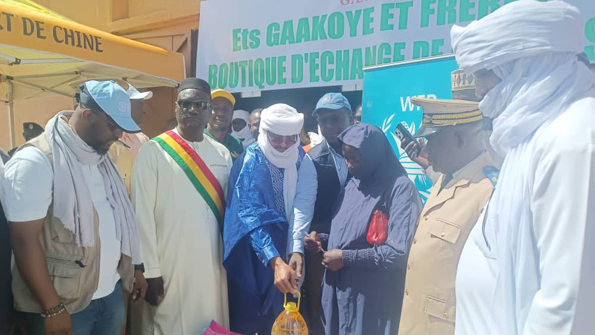 Remise de kits alimentaires et de survies aux familles vulnérables à Gao