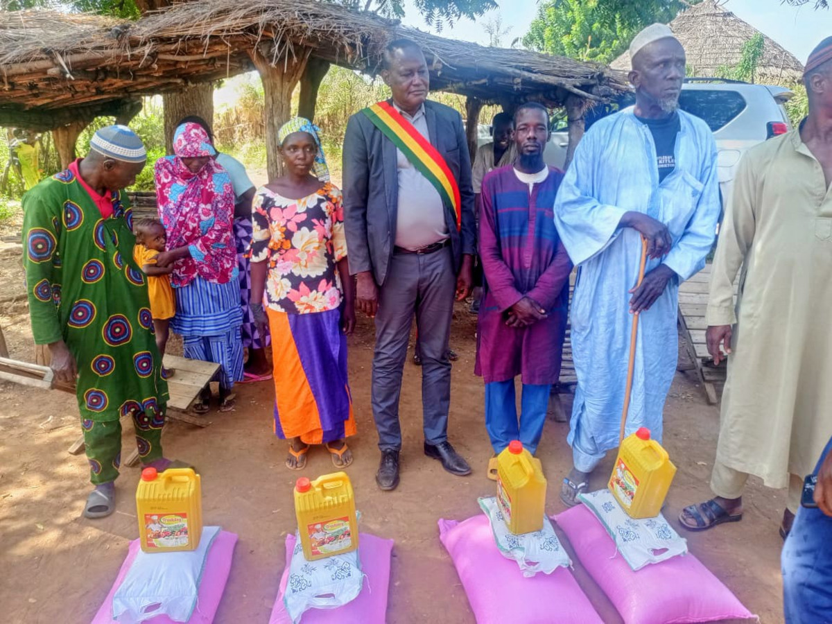 Remise de kits alimentaires aux sinistrés de Bafoulabé