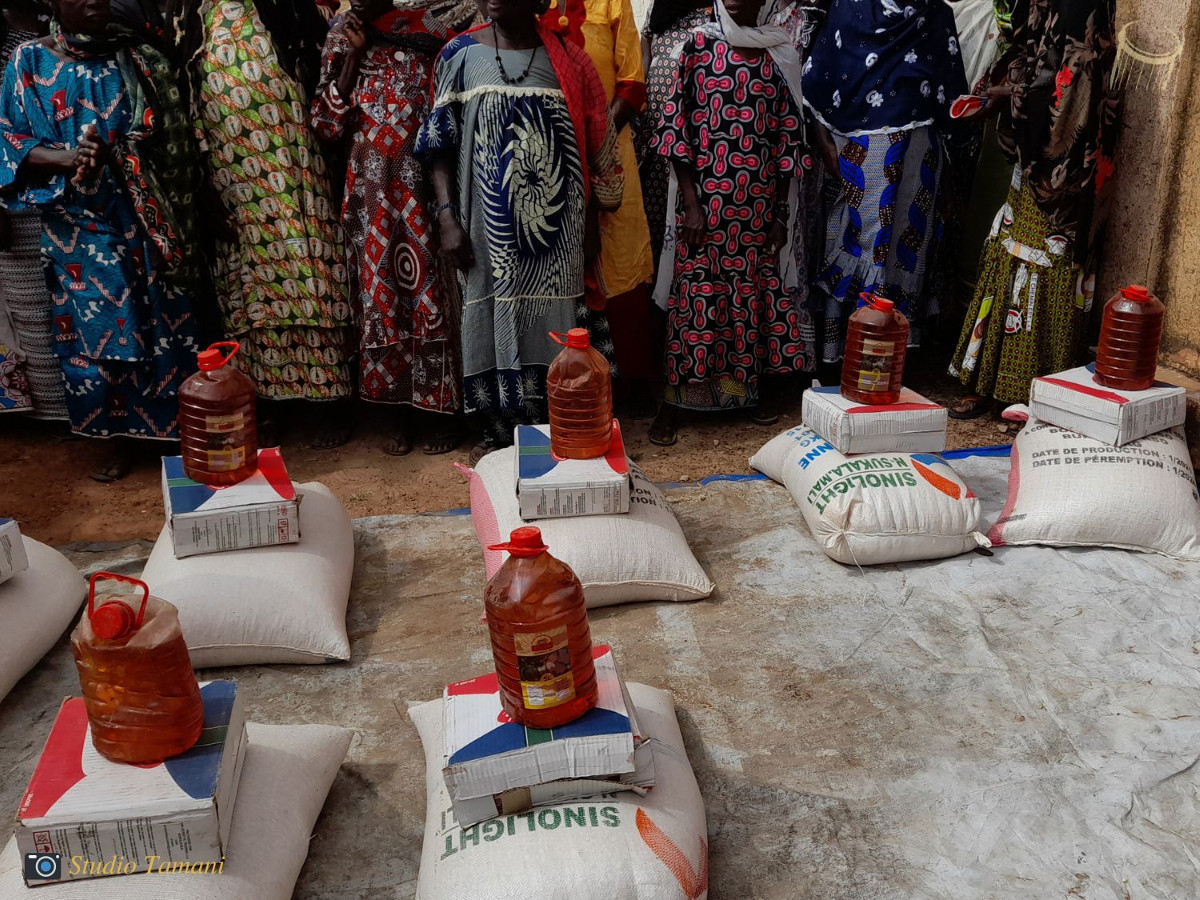 Remise de vivres à des ménages vulnérables à Ansongo