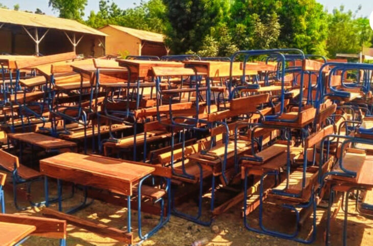 Des tables - bancs pour le lycée dougoukolo Konaré de Kayes