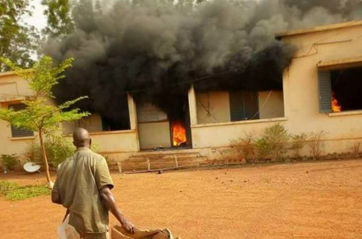 Manifestations violentes à Kéniéba : un mort, des blessés et des "cartes d'électeurs brûlées"