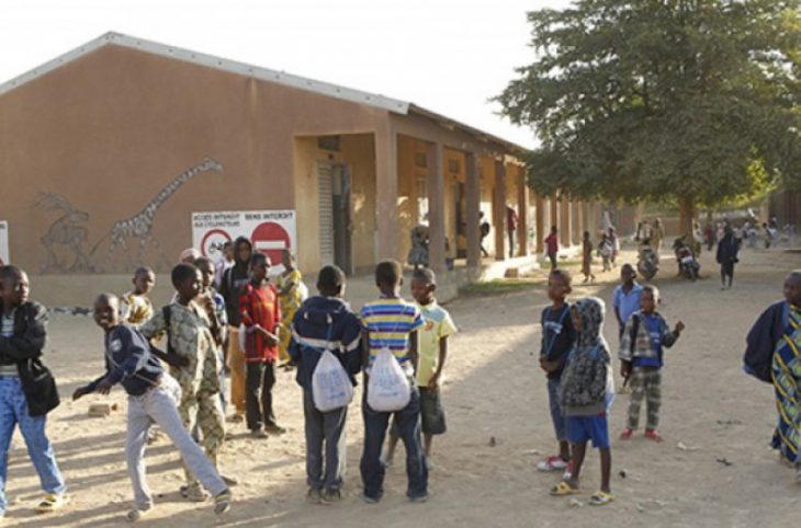 Covid-19 : le report de la rentrée scolaire "ne protège pas les élèves"