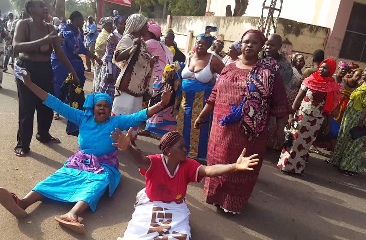 Manifestation à Bamako : 300 ex travailleurs de l’HUICOMA réclament 8 milliards à l’Etat